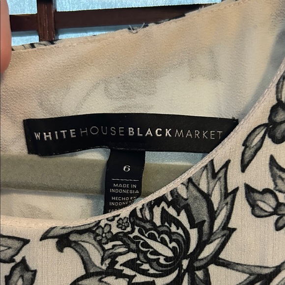 White House Black Market Floral Black & White Women's Top - Picture 2 of 6